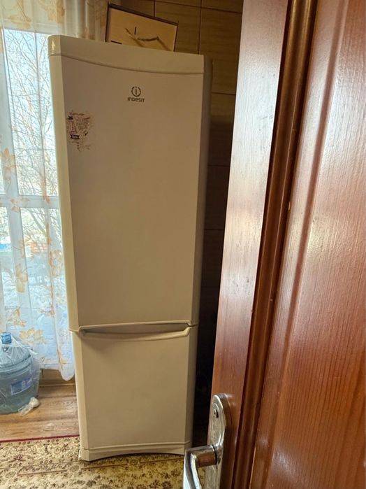 Продам холодильник