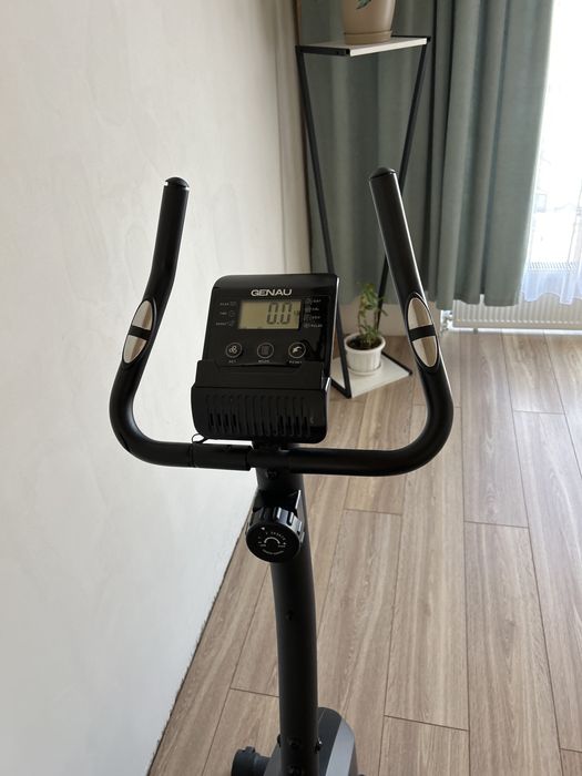 Продам вертикальный велотренажор Genau