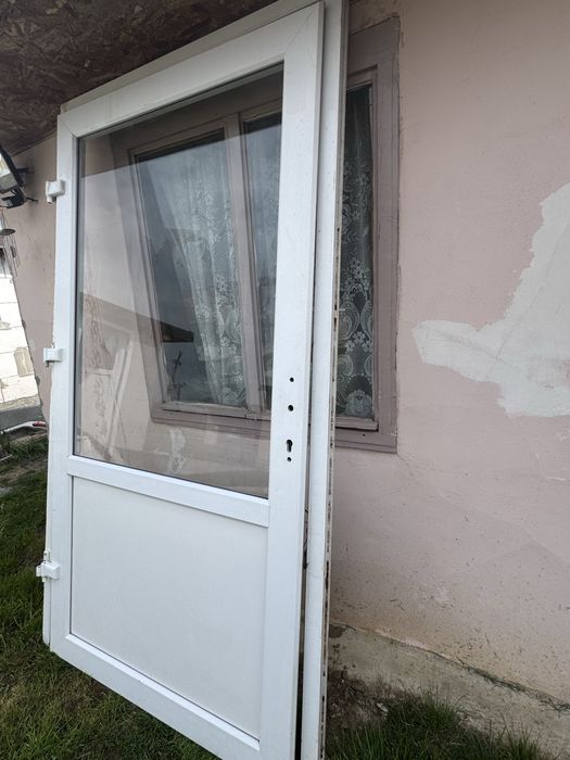 Ușă de termopan cu sticlă , toc , fără clanță ,nu are prag