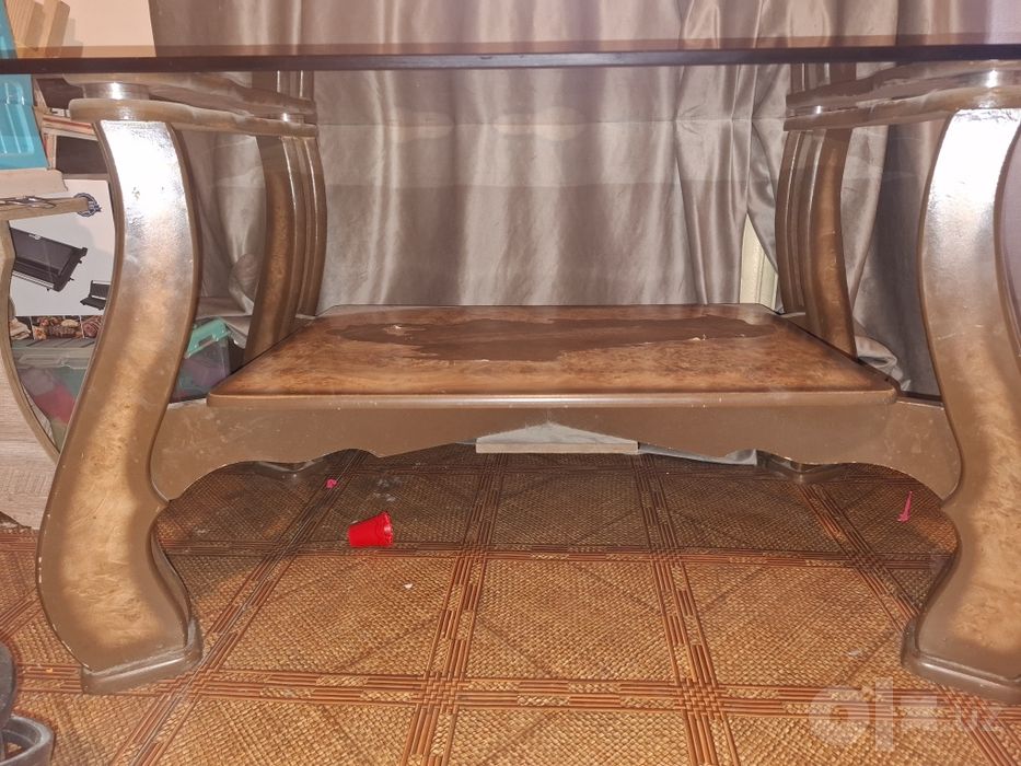 Продам стол целый.