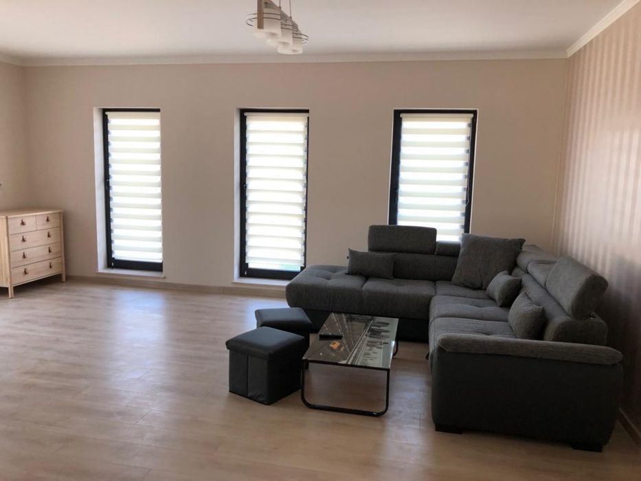 Inchiriez apartament la casa, in suprafata de 135 mp util