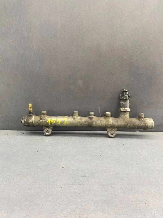 Rampa injectoare 8200 330 192 Renault Megane 2004 1.9 dCi MT (116 hp)