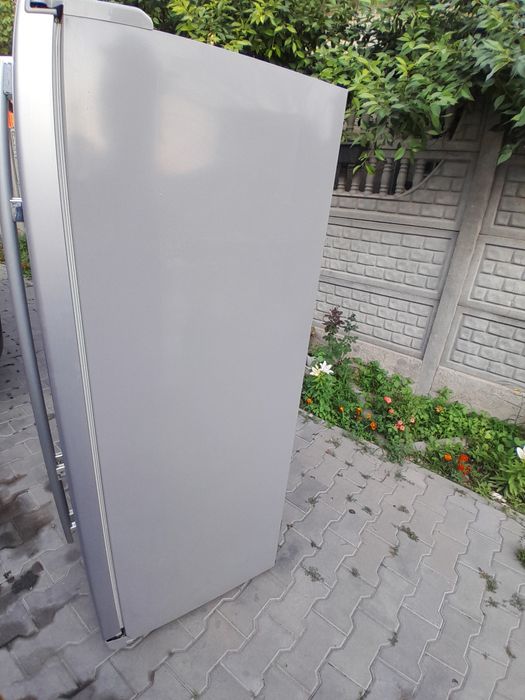 Продам двухдверный холодильник