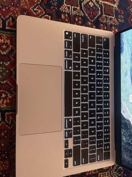 MacBook Air M2 прочитайте описание