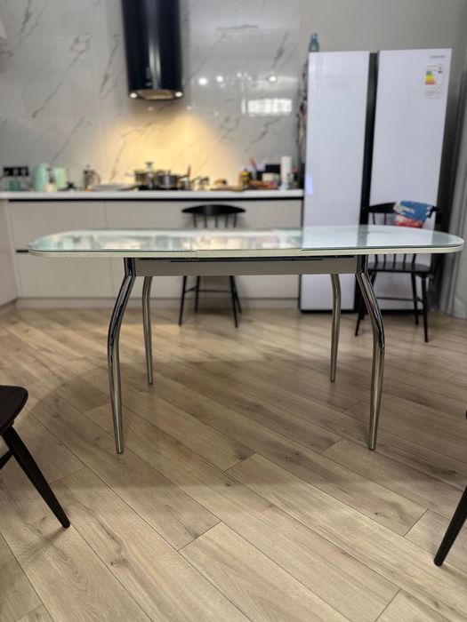 Продам стол кухонный