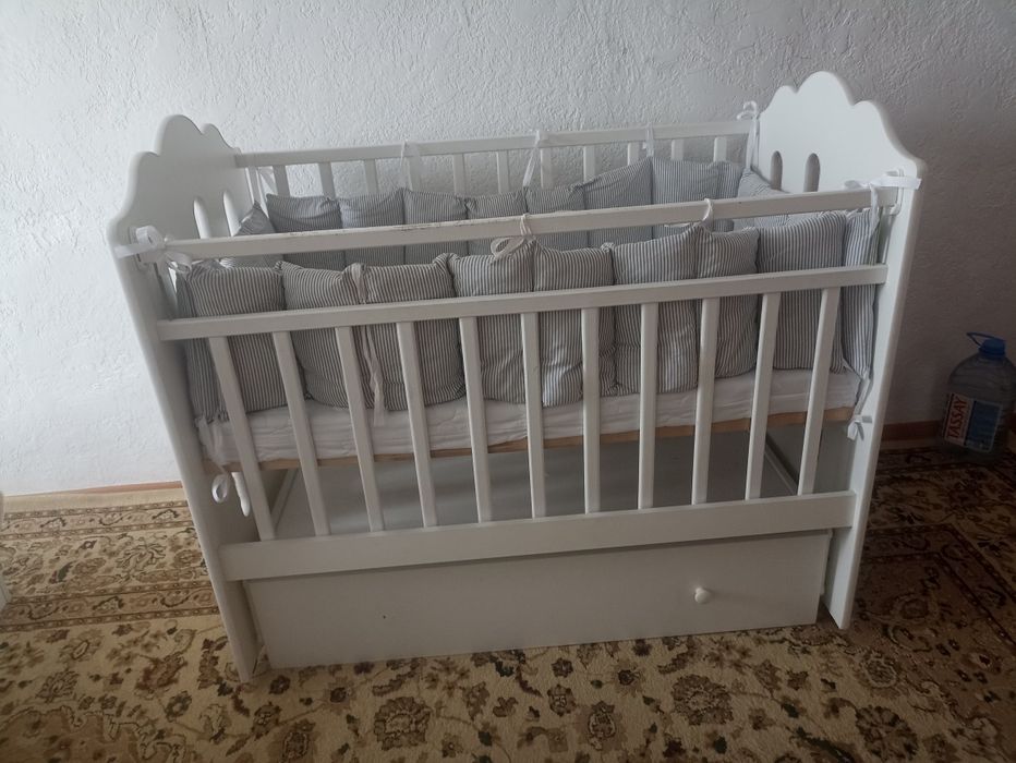 Продам детскую кроватку