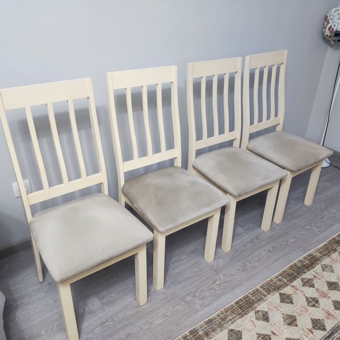 Продам стол со стульями 14штук  в гостиную.