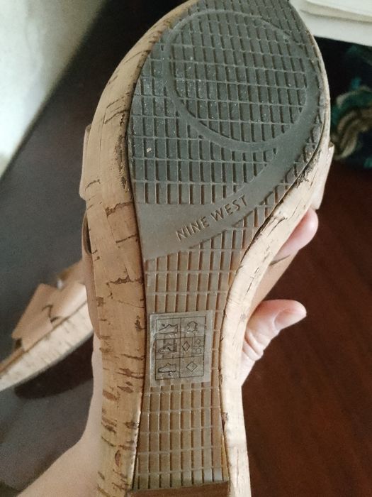 Босоножки от Nine West.