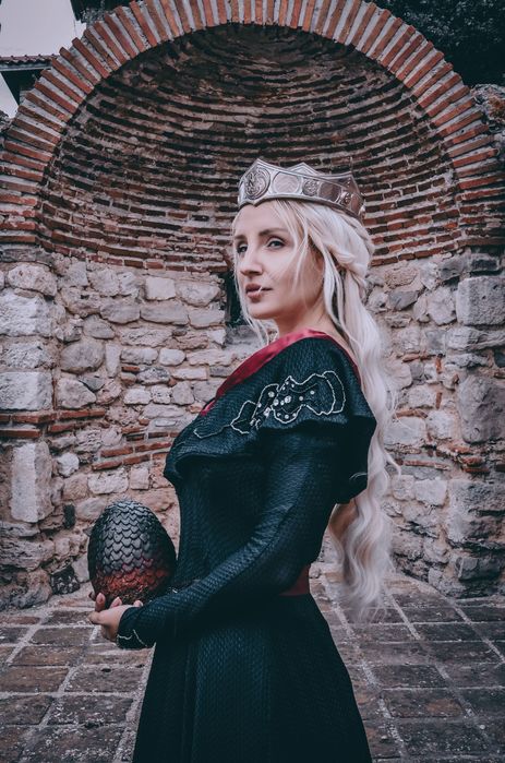 Рокля на Рейнира Таргериан от Къщата на дракона