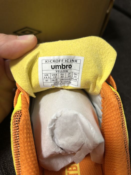 Детски футболни обувки Umbro, 32 номер