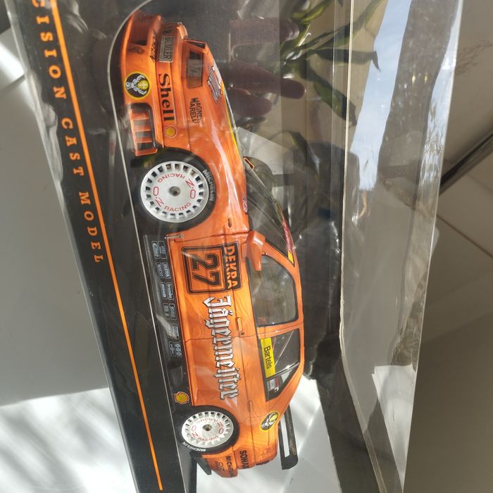 Автомобилни (die cast & resin)модели в мащаб 1/18