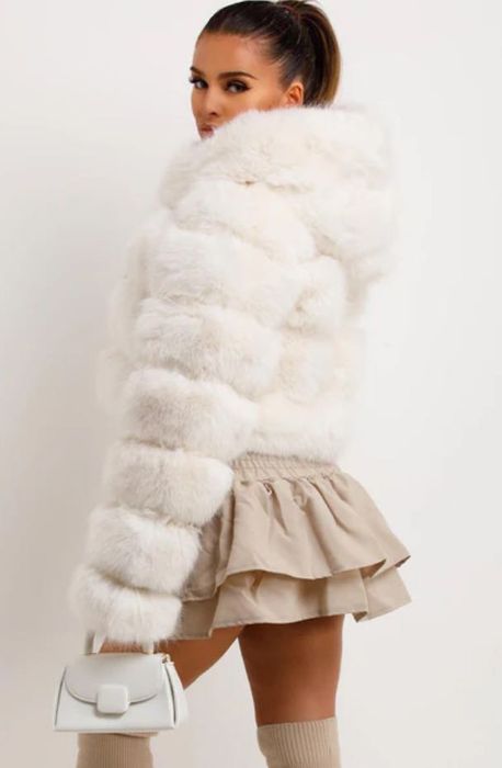 Пухкаво яке бяло