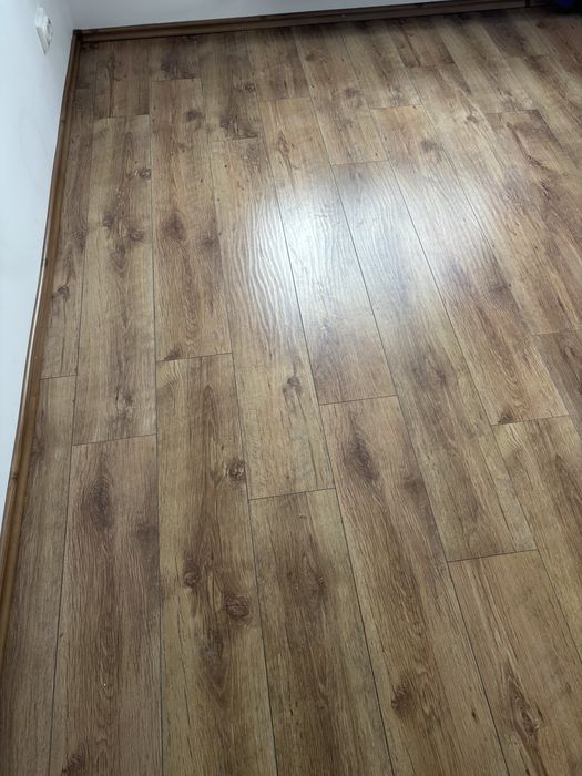 Parchet laminat de 8 mm in stare f buna