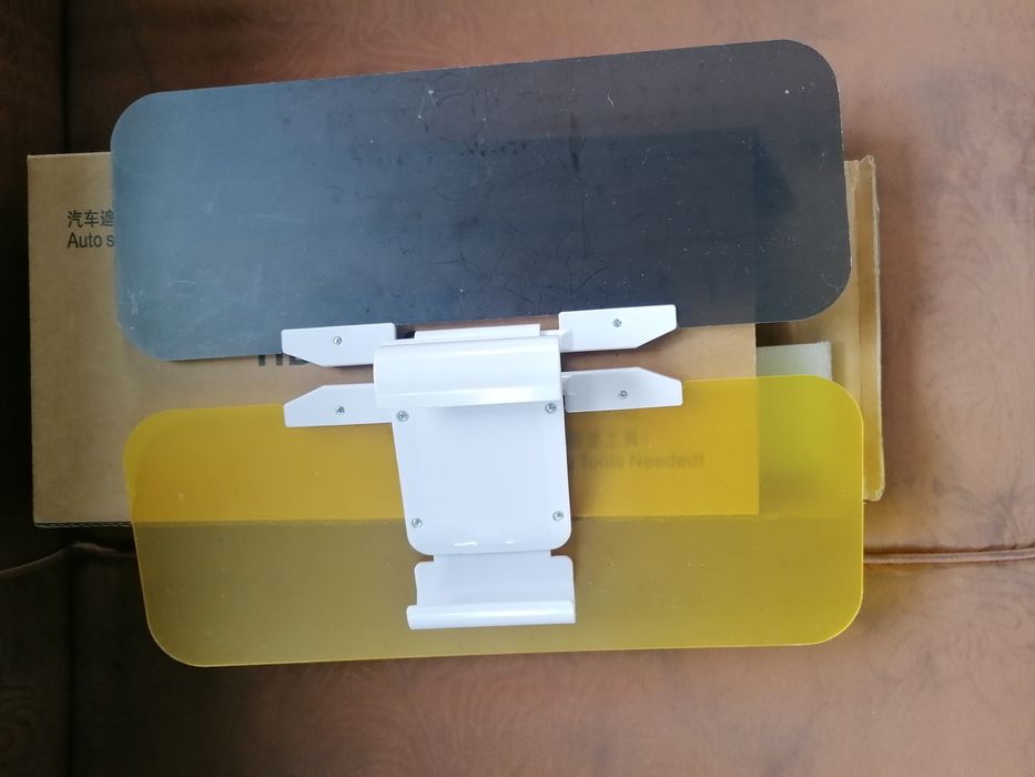 Продавам нов сенник-козирка за дневно и нощно шофиране