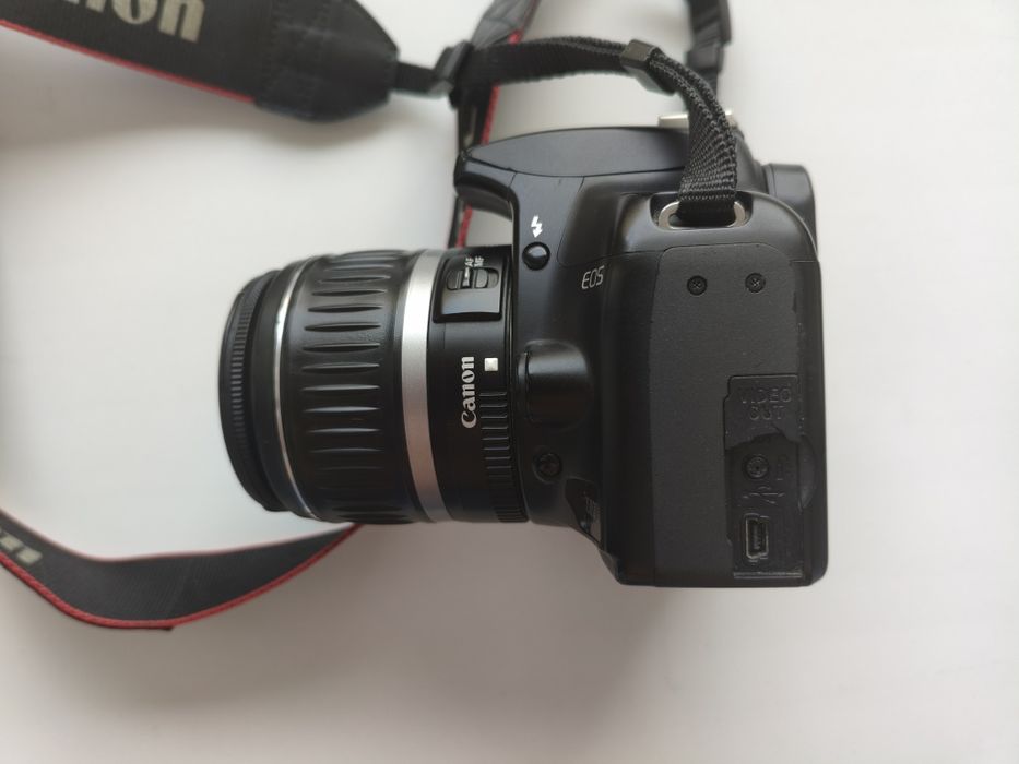 Зеркальная камера Canon EOS 1000D