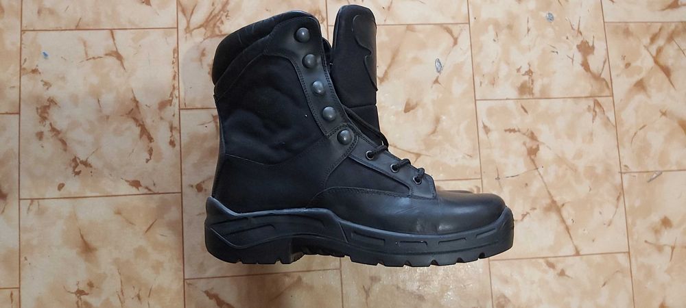 Продавам мъжки черни кубинки естествена кожа нови номер 45