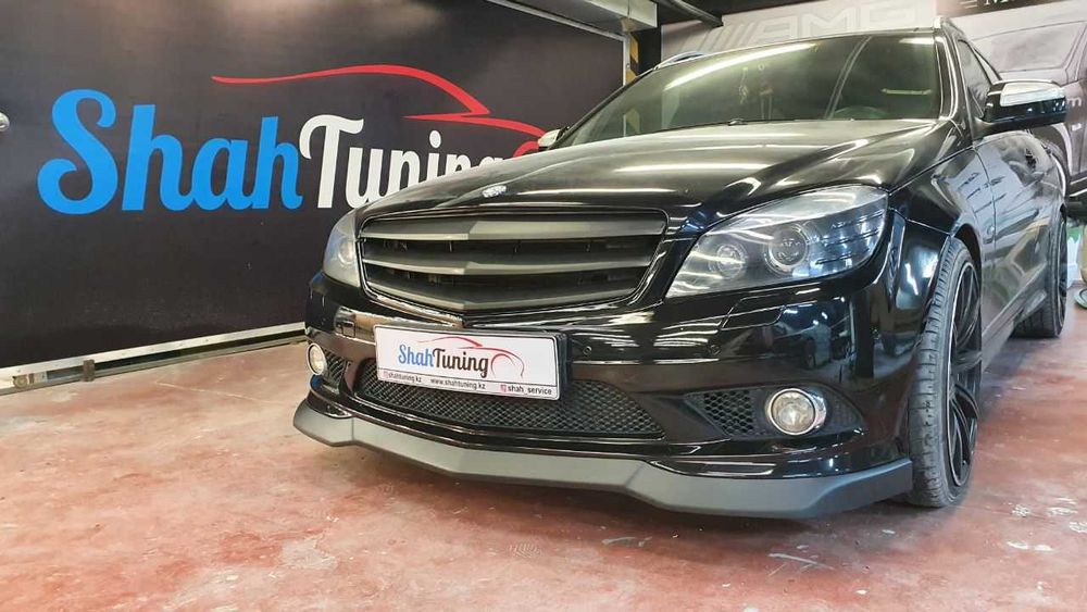 Сплитер на передний бампер AMG  W204