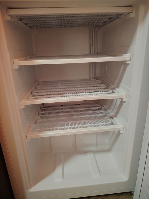 Vând congelator in stare buna functionabil