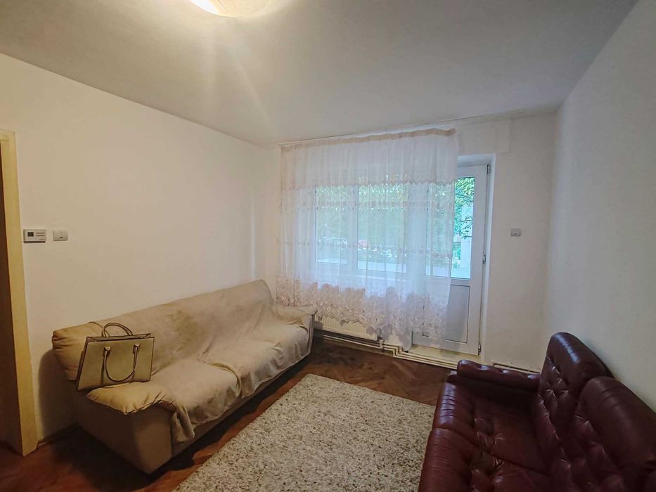 Apartament 2 camere de vanzare - Podu Ros - Etaj 1 - semidecomandat