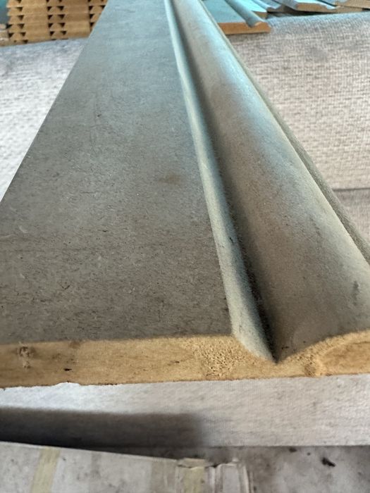 Vand usi din MDF vopsite la pret redus si plinta din MDF nevopsita