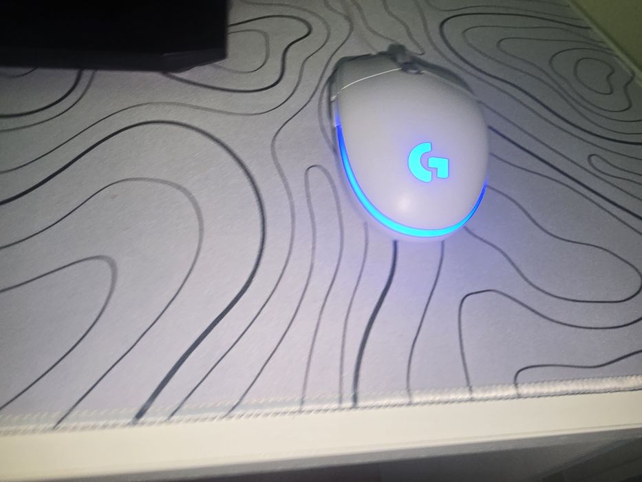 Комплект Геймърски бъндъл от мишка и клавиатура Razer Huntsman mini white и Logitech g102 white!