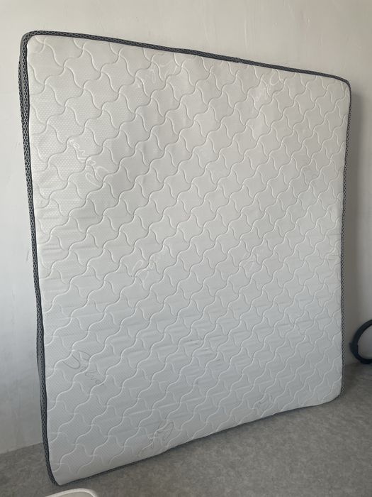 Продается матрас новый 180*200