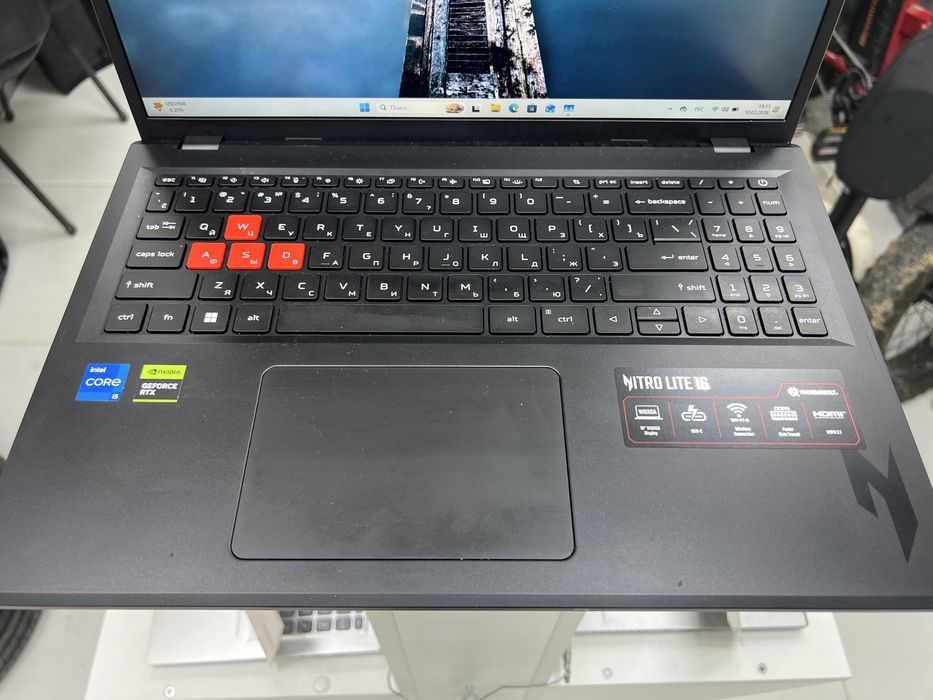Acer Nitro Lite 16 (p25)