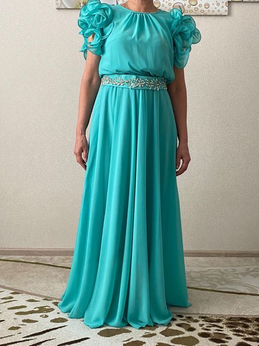 Продаю платье голубого цвета