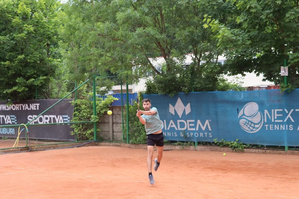 Cursuri de tenis și sparring partner