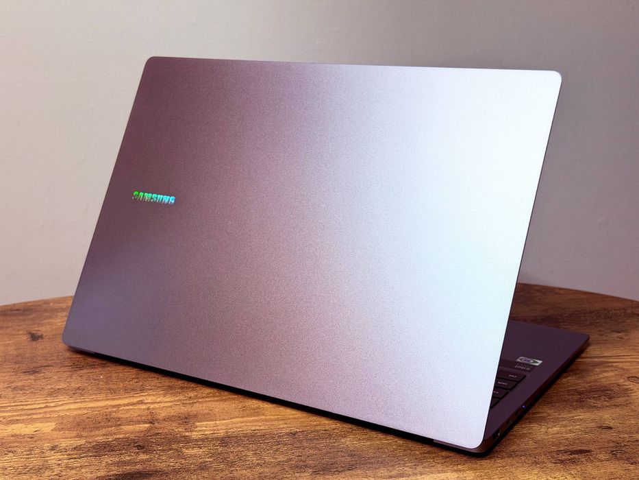 Galaxy Book4 Pro Amoled_2.8K_120hz_32gb