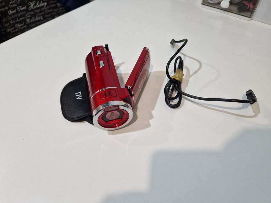 Camera foto  / video cu încărcător