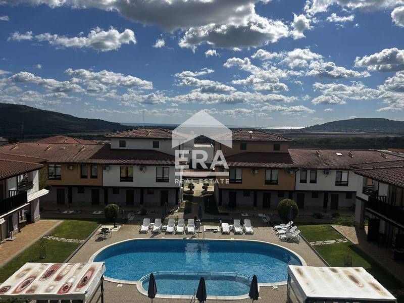 Триетажна обзаведена къща за продажба, в затворен тип комплекс, с. Рог