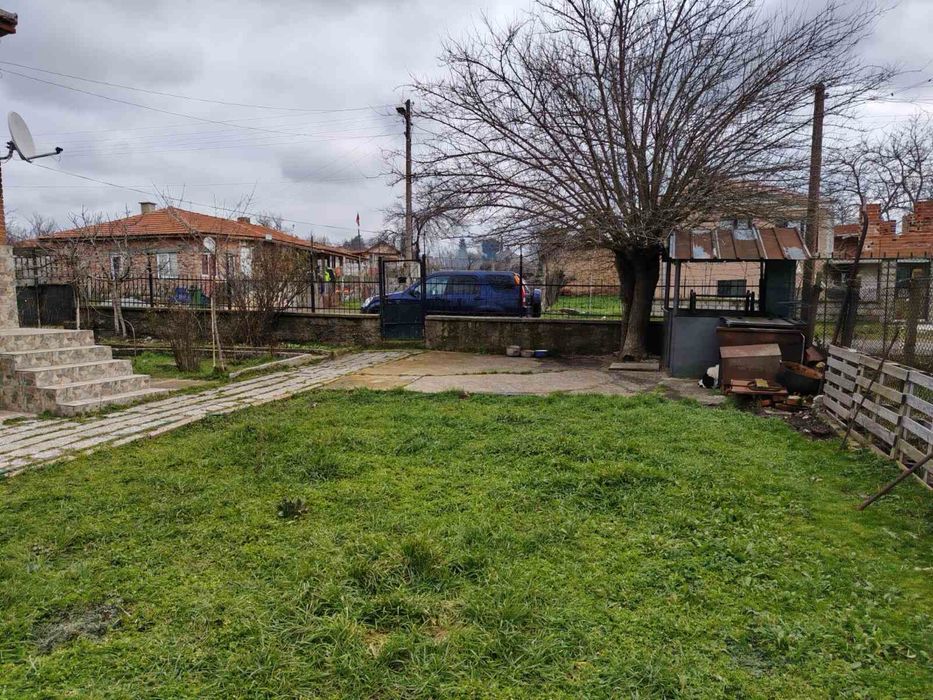 Продавам Масивна Къща в село Трояново