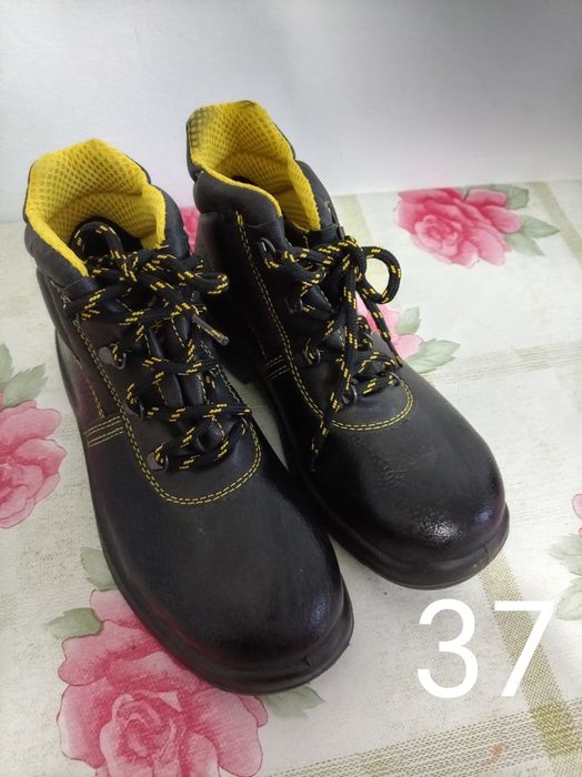 Продам спец обувь