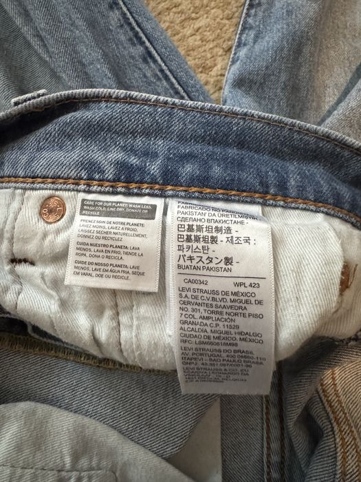blugi levis albastrii