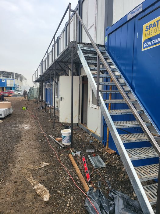 Scări cu balustrada pentru container mobil