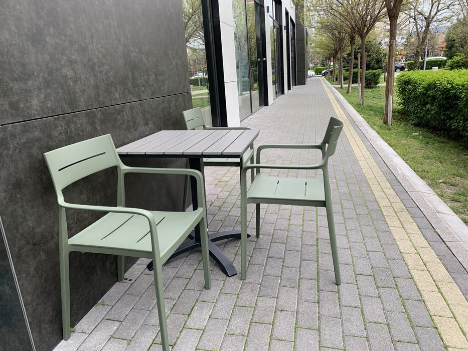 Маси и столове JYSK подходящи за гранида