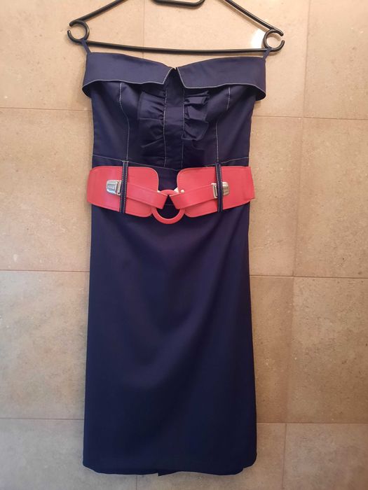 Рокля с широк колан