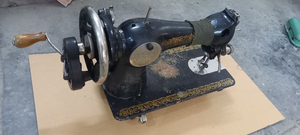 Продам швейную машинку