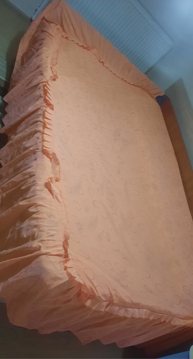 Husă pat cu volănașe