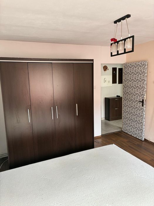 Închiriez garsoniera