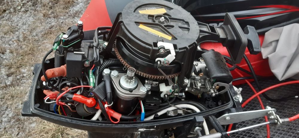 Лодка Скат 390 F