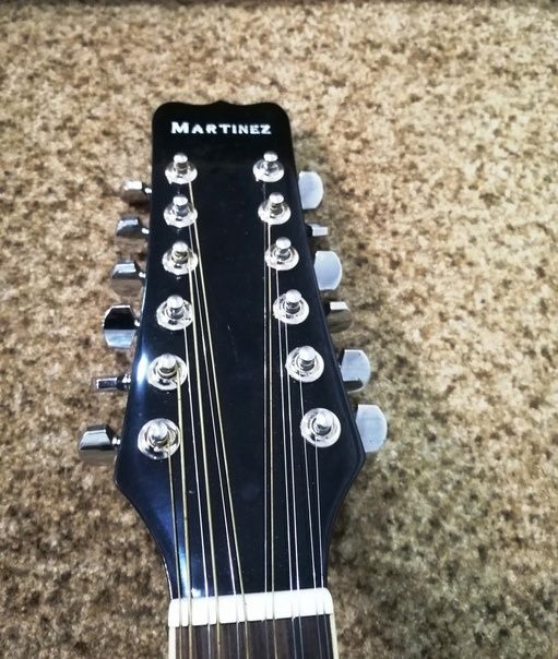 Комплект из гитары и комбоусилителя