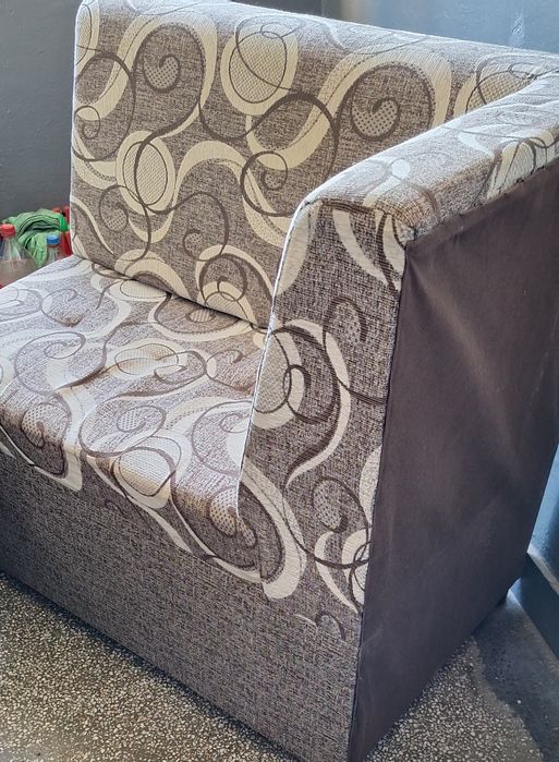 Малко диванче.напълно запазено