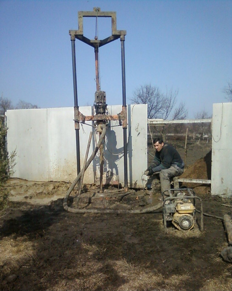 Малогабаритная буровая на воду. Буровой станок МГБУ. МГБУ 60l. Бурение скважин МГБУ. Скважина МГБУ.