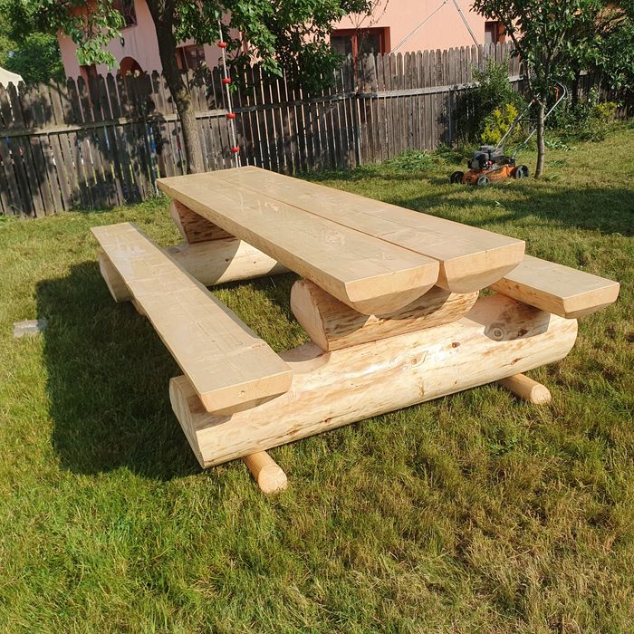 Masă lemn rotund, mobilier gradina,căsuțe, locuri de joacă