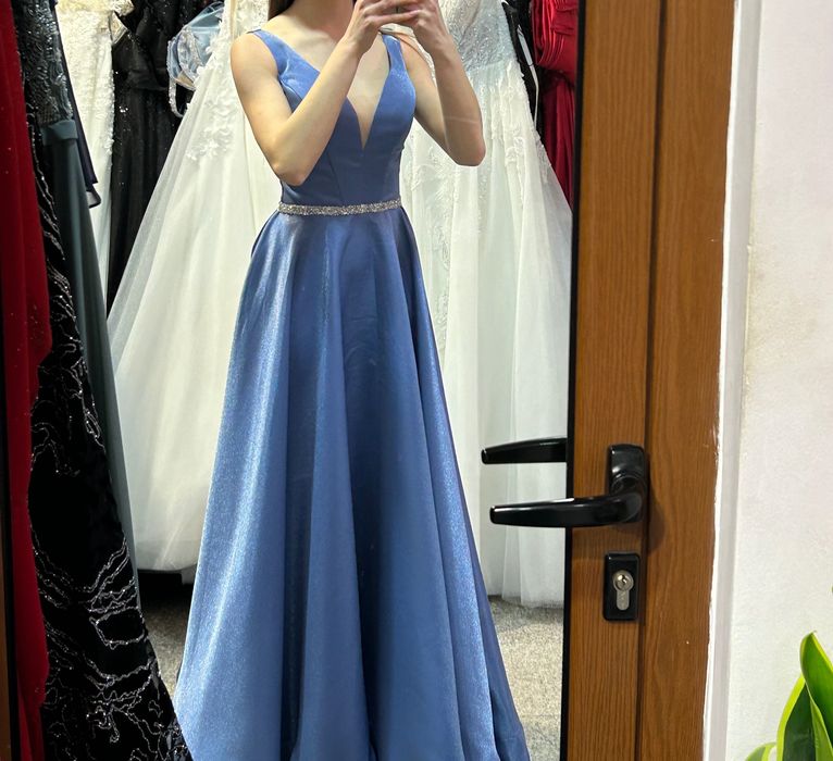 Синя бална рокля