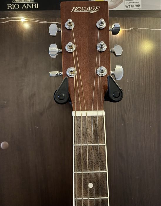 Продам акустическую гитару