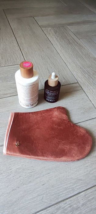 Ser de fata autobronzant cu acid hialuronic manusa si Laptele de corp SOLIS