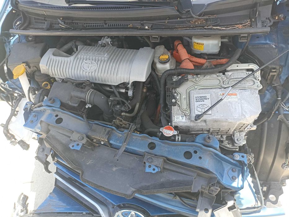 Тойота Ярис хибрид / Toyota Yaris  HYBRID  2016г. P13 - на части